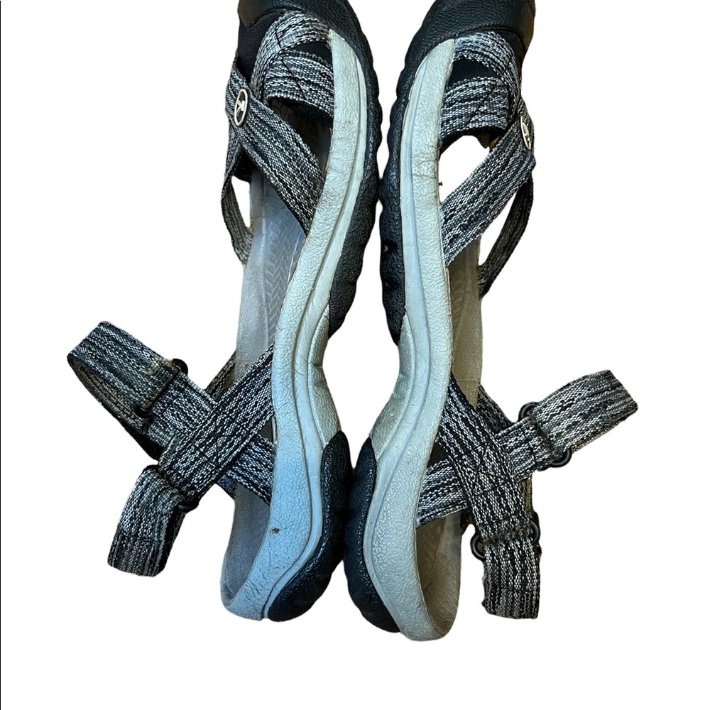 Keen Women's Gray & Black Outdoor Sandals - Picture 10 of 12